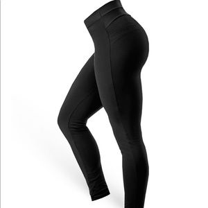 The sculpt AcaiBerry Leggings